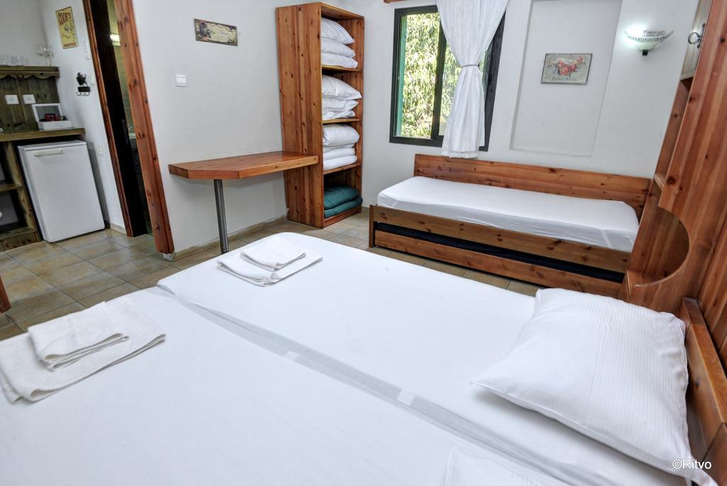 Amiad Joseph Well Country Inn Oda fotoğraf